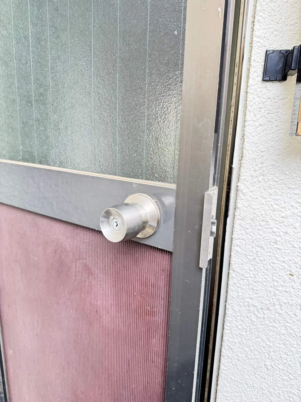 京都市伏見区で白蟻駆除工事|点検口新設|和室天井貼替|サッシ貼替|勝手口ドアノブ交換 工事前