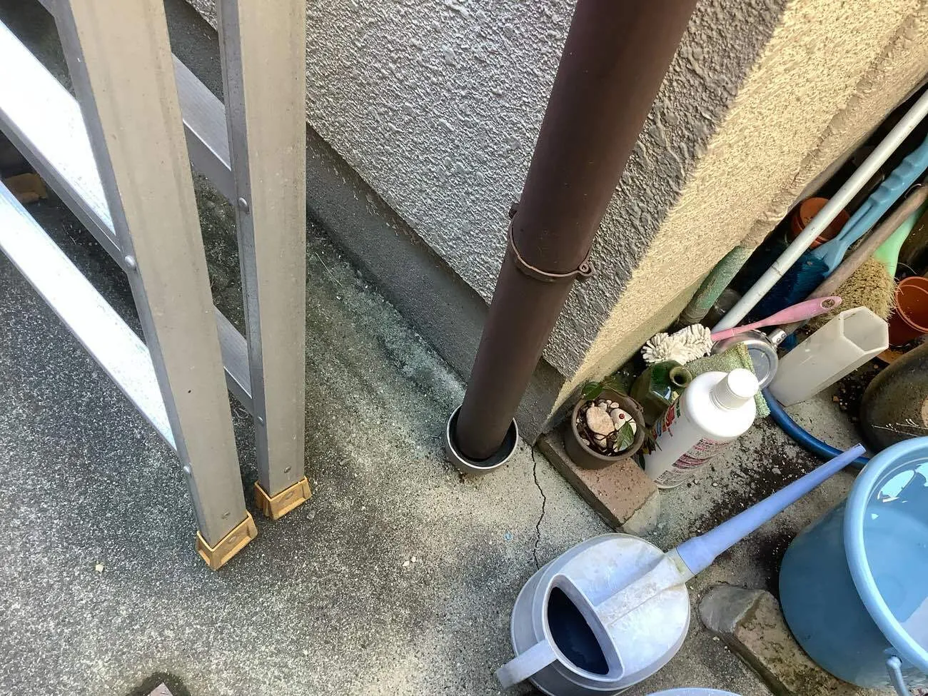 京都市伏見区で下屋根樋交換 工事前