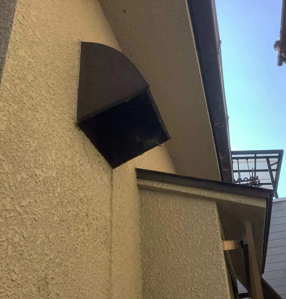 京都市伏見区で下屋根樋交換 工事前