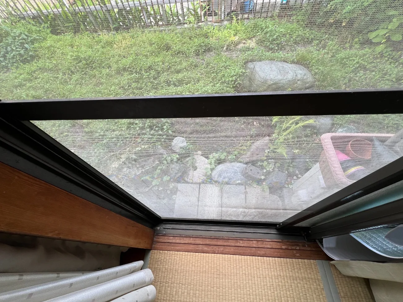 京都市伏見区で白蟻駆除工事|点検口新設|和室天井貼替|サッシ貼替|勝手口ドアノブ交換 工事前