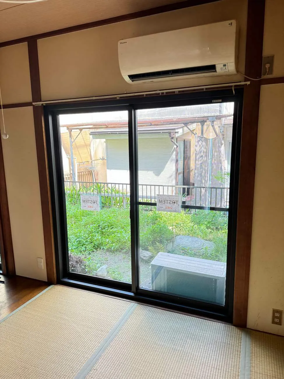 京都市伏見区で白蟻駆除工事|点検口新設|和室天井貼替|サッシ貼替|勝手口ドアノブ交換 工事後