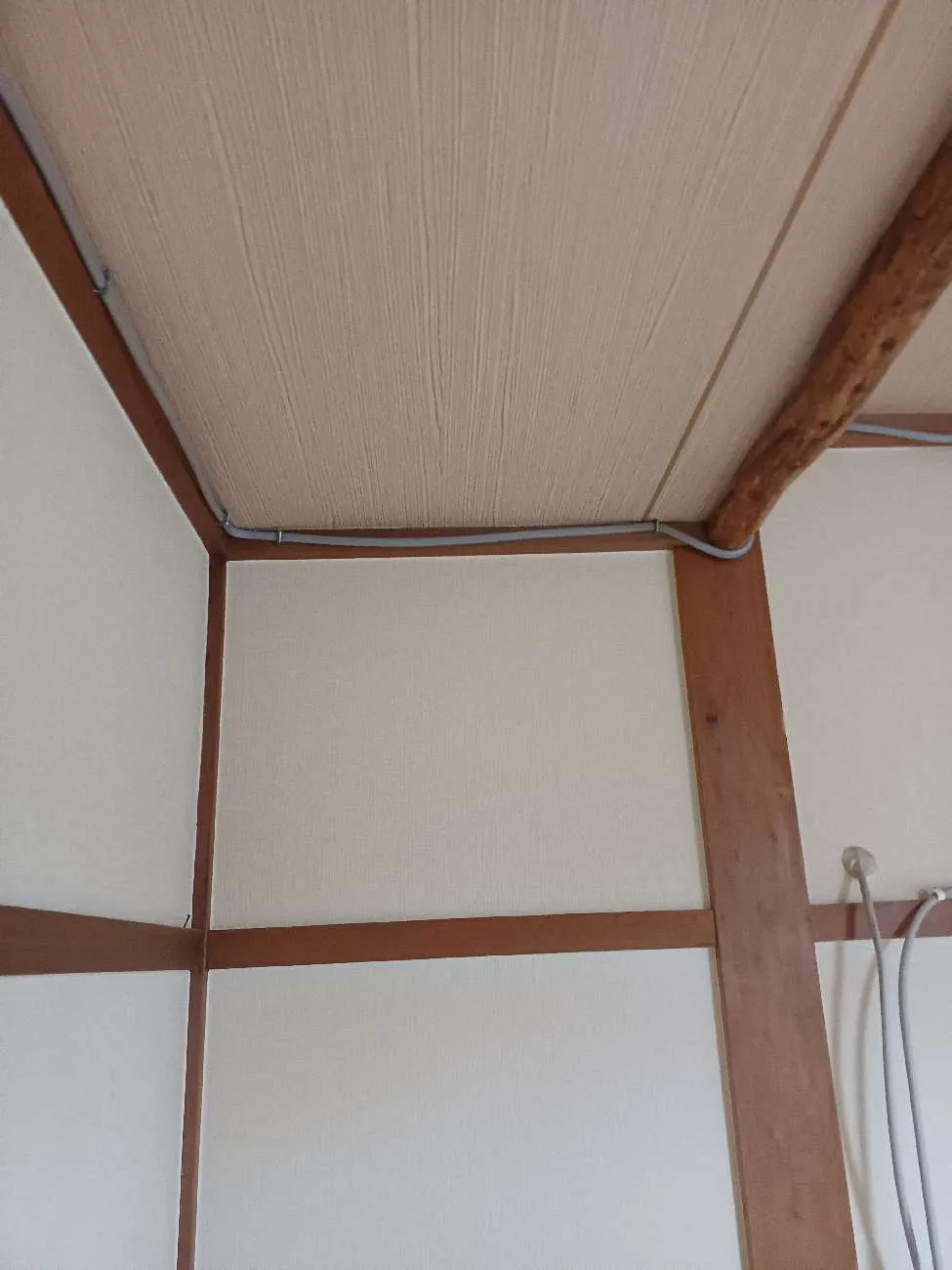 京都市伏見区で白蟻駆除工事|点検口新設|和室天井貼替|サッシ貼替|勝手口ドアノブ交換 工事後