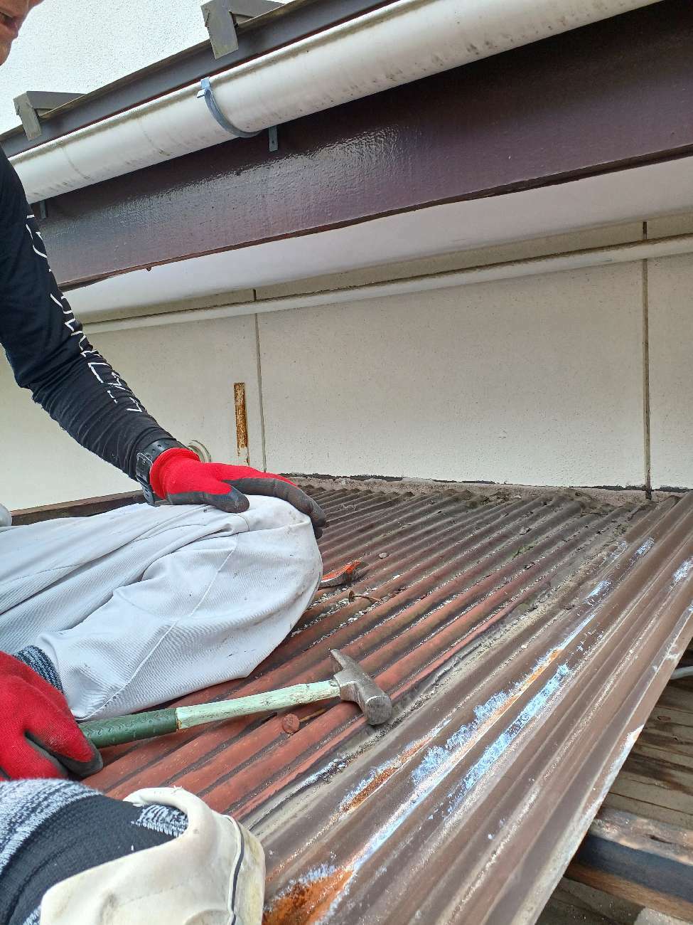 京都市左京区で玄関前リフォーム(土間|マス|ポーチ屋根|テラス|照明|ポーチ撤去) 工事中