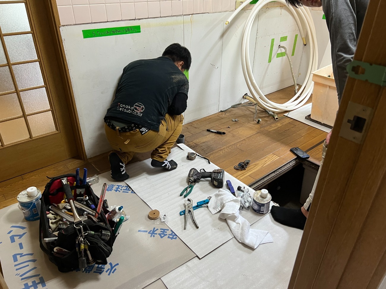 京都市西京区でキッチン・洗面所リフォーム|門屋根改修|ガス工事|リビング建具修理|サッシクレセント取替 工事中