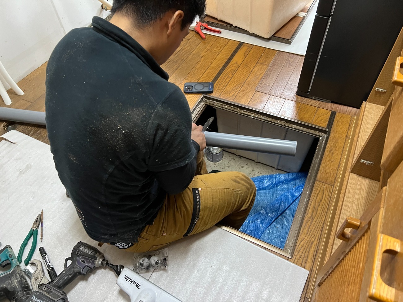 京都市西京区でキッチン・洗面所リフォーム|門屋根改修|ガス工事|リビング建具修理|サッシクレセント取替 工事中