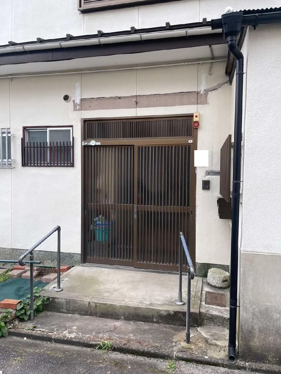 京都市左京区で玄関前リフォーム(土間|マス|ポーチ屋根|テラス|照明|ポーチ撤去) 工事前