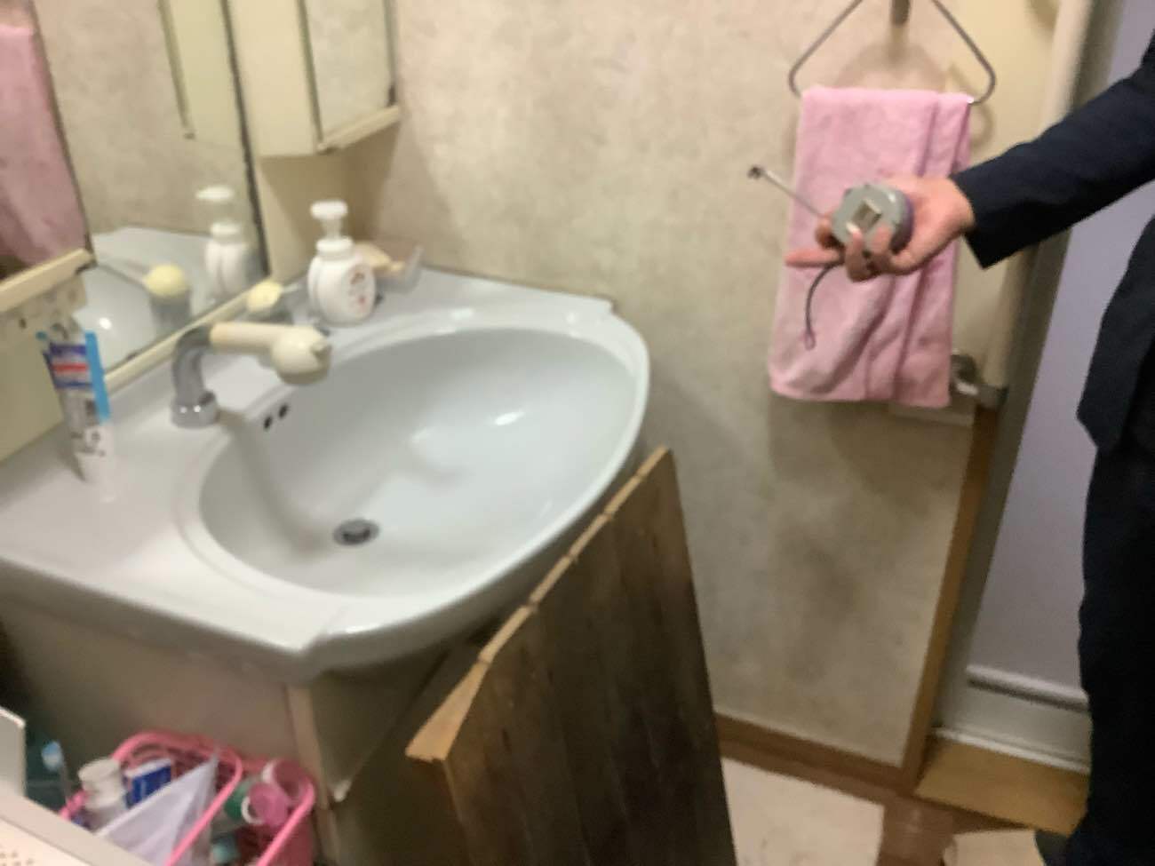 京都市西京区でキッチン・洗面所リフォーム|門屋根改修|ガス工事|リビング建具修理|サッシクレセント取替 工事前