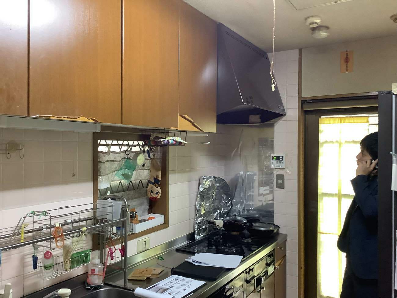 京都市西京区でキッチン・洗面所リフォーム｜門屋根改修｜ガス工事｜リビング建具修理｜サッシクレセント取替　工事前