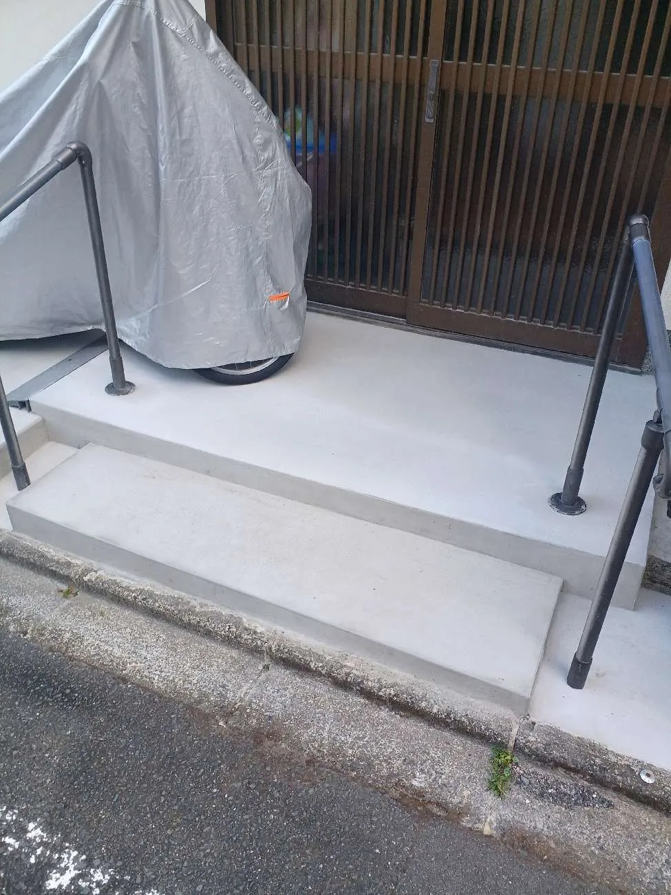 京都市左京区で玄関前リフォーム(土間|マス|ポーチ屋根|テラス|照明|ポーチ撤去) 工事後