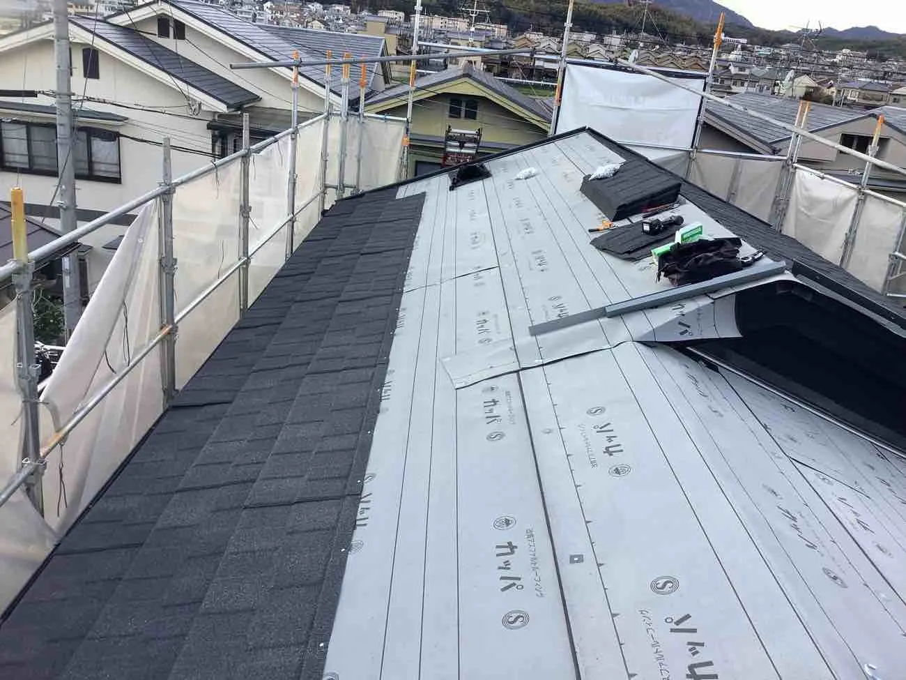 京都市西京区　屋根工事　工事中
