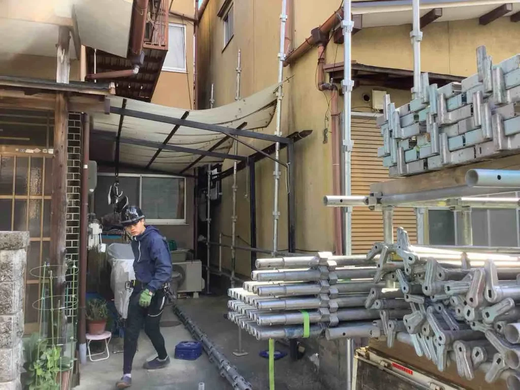 京都市山科区で屋根葺替・外壁塗装　工事中