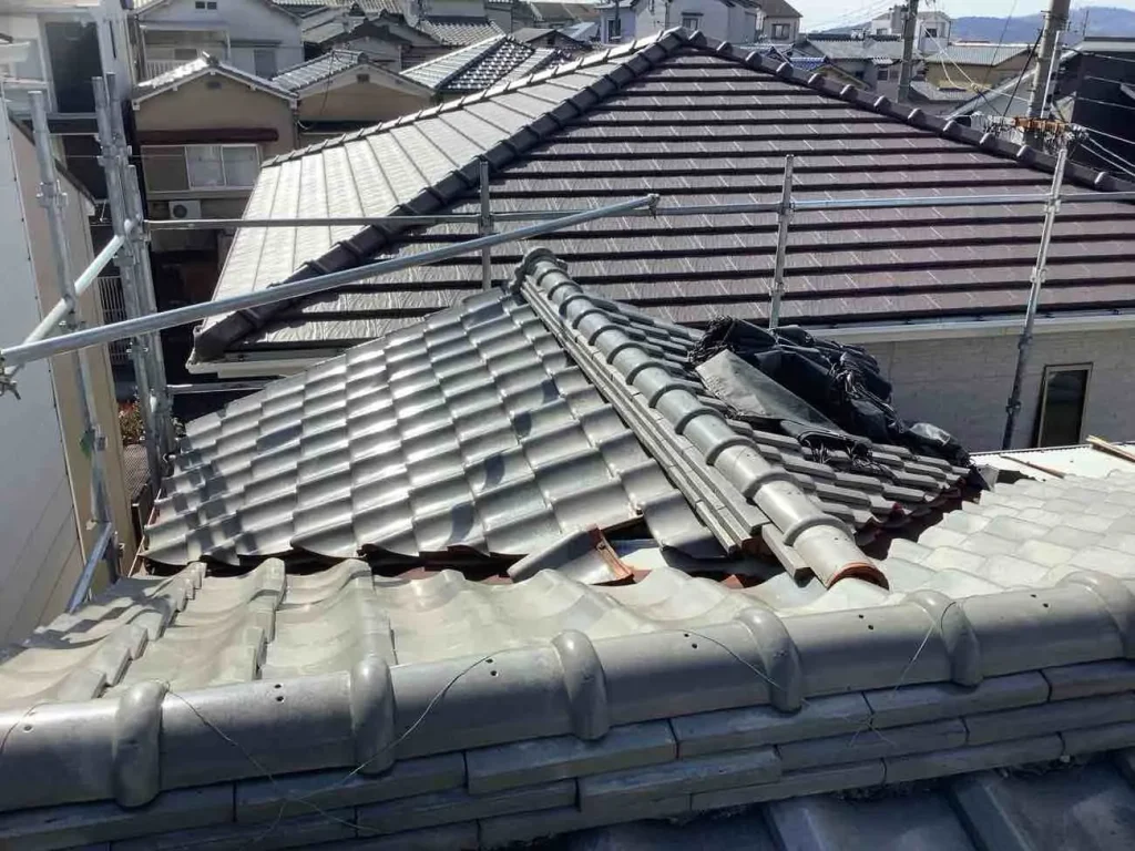 京都市山科区で屋根葺替・外壁塗装　工事中