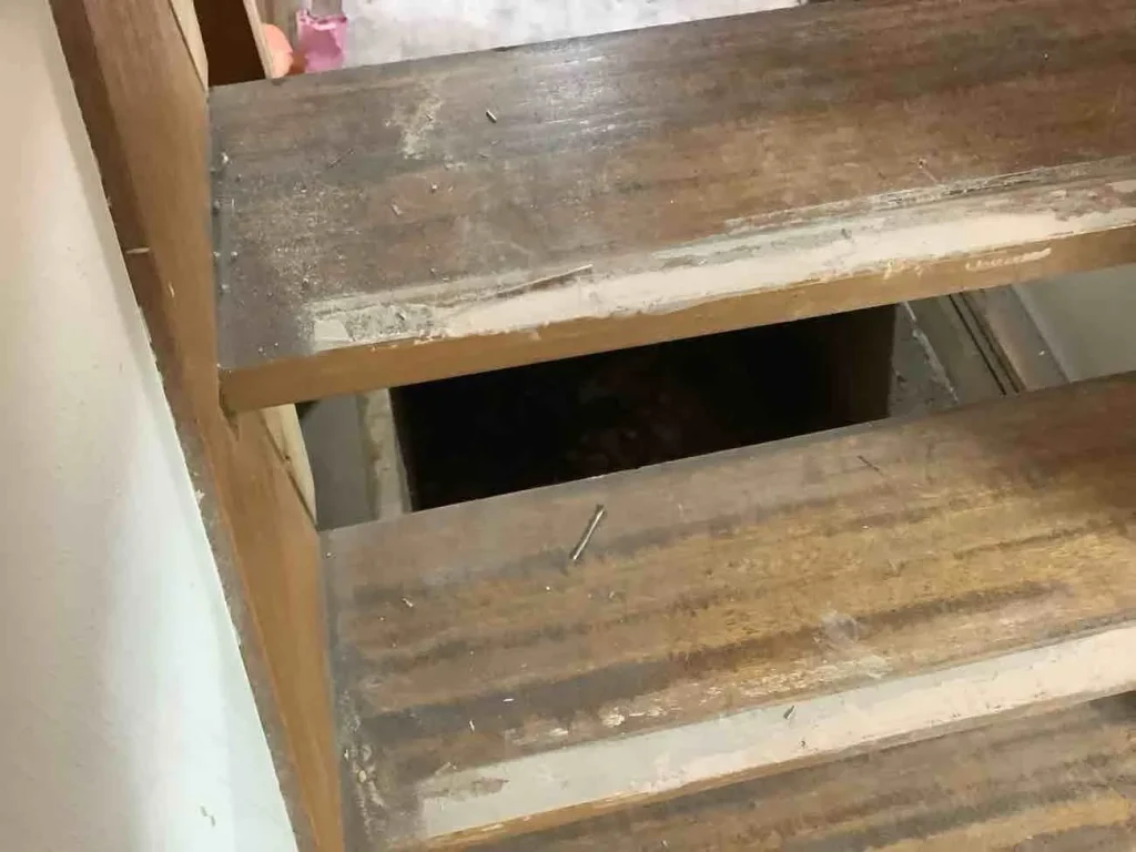 京都市山科区で屋根葺替･外壁塗装浴室･キッチン･トイレ･洗面台･給湯器等リフォーム（内部　工事中）
