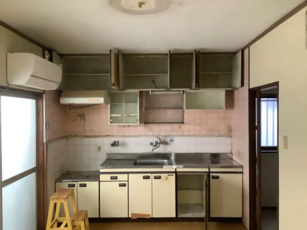 京都市山科区で屋根葺替･外壁塗装浴室･キッチン･トイレ･洗面台･給湯器等リフォーム　工事前